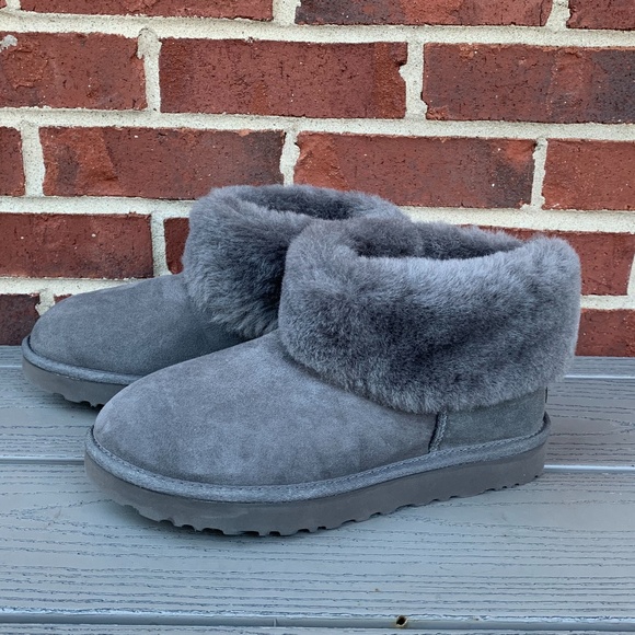New UGG Classic Mini Fluff Bootie - Picture 3 of 13